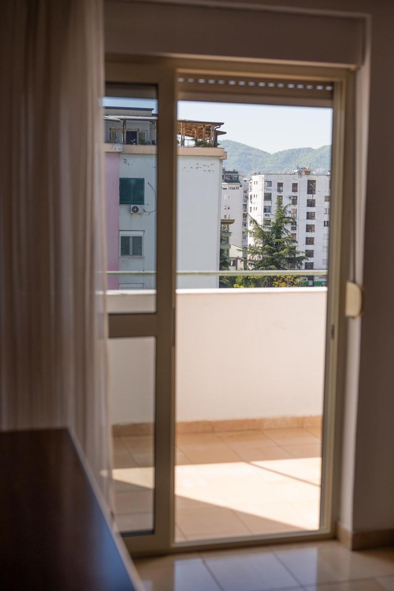 Vintage Blloku Apartment Tirana Exterior photo